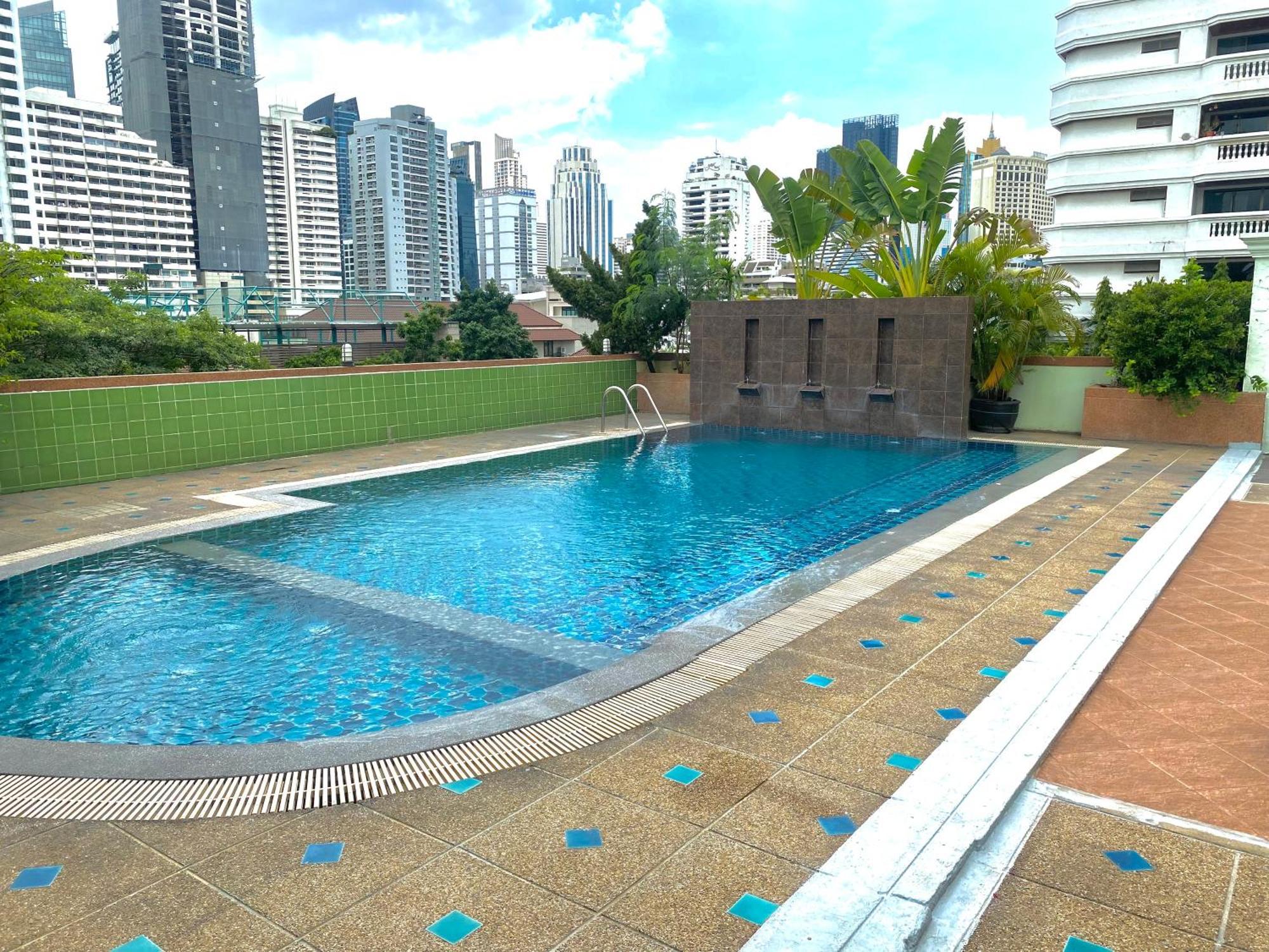 Woraburi Sukhumvit Hotel Bangkok Exterior foto