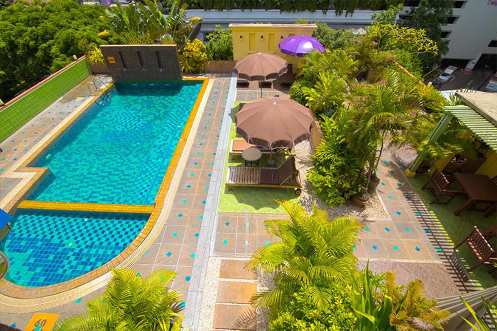 Woraburi Sukhumvit Hotel Bangkok Exterior foto